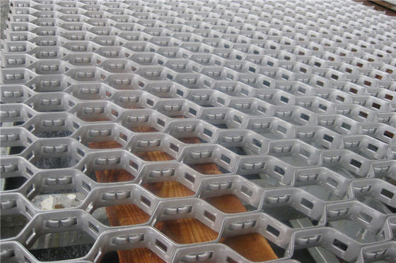 حجم مخصص شبكة هيكس مقاومة للحرارة 1m-2m عرض الفولاذ منخفض الكربون