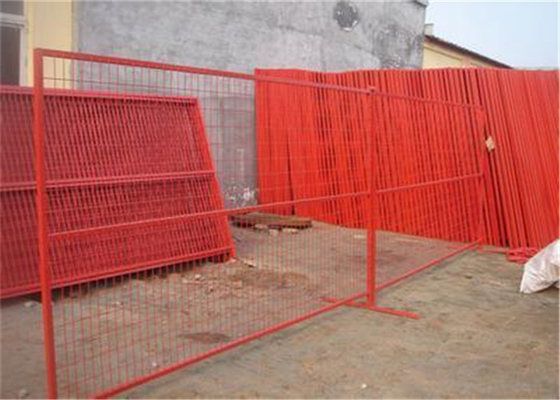 سياج شبكة مؤقتة الأحمر مع أقدام بلاستيكية وأقدام الحديد لموقع البناء