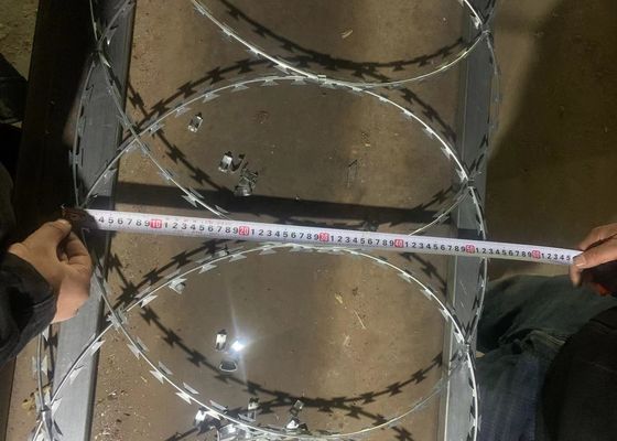 السلك الشوكي ذو المقاومة العالية للحماية الشبكة / السياج المزارع