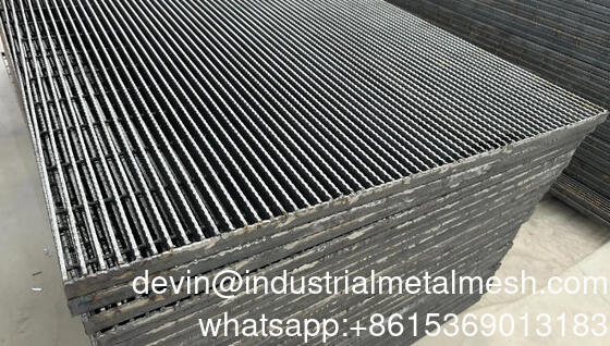 Q235/Q345 مادة التصميم المربع الحديدية المصنعة من الفولاذ المغلفة شبكة تصريف للخندق الكثير