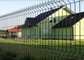 لوحة سياج منحنية ثلاثية الأبعاد لتزيين المنزل في الهواء الطلق معدنية ملحومة بسلك صلب على شكل حرف V سياج حديقة
