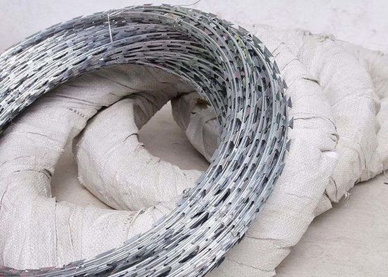 الأسلاك الشائكة المجلفنة بالأسلاك الشائكة المجلفنة من المصنع الصيني والمبارزة للسجن والمطار