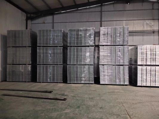 3.4mm Wire*15cm Mesh *1.22*2.44 Black welded Wire Mesh Panel للكندا
