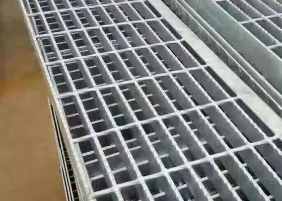 منصة صلبة دائمة الشبكية الصلبية المصنعة الحديدية الشبكية الصلبية المطاوئة الشبكية