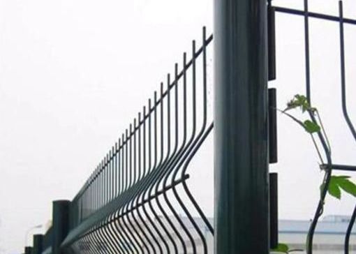PVC مغلفة مغلفة مصفوفة 3D الانحناء المنحني سلك شبكة السياج