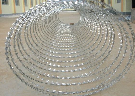 حرارة غطس الغلافية الأمن العالي Cbt-65 حلاقة الأسلاك الشائكة Concertina سلك للأسلاك السياجية