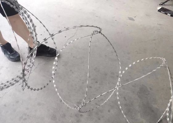 حرارة غطس الغلافية الأمن العالي Cbt-65 حلاقة الأسلاك الشائكة Concertina سلك للأسلاك السياجية