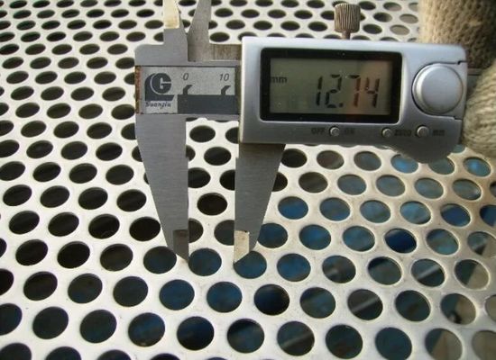 NM300 الصلب المعدن الصفيحة المثبطة الفولاذ المقاوم للصدأ مطاط بارد مع نمط الثقب المستدير