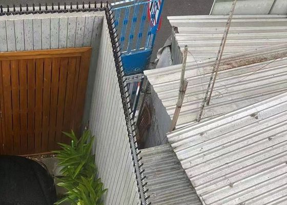 حاجز مضاد للتسلق حاجز أمن حائط أشرطة حلاقة واحدة نوع مع المعالجة السطحية مغلفة / مسحوق مغلفة
