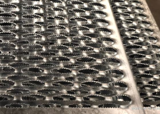 الجر شريط الألومنيوم المجلفن الصلب صريف درج معالجته ، مثقبة تبختر تبختر