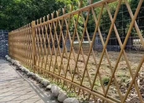 حديد / صناعي مغلف / تقليد حديقة الخيزران في اللون الأصفر مع شكل ثقب المثلث