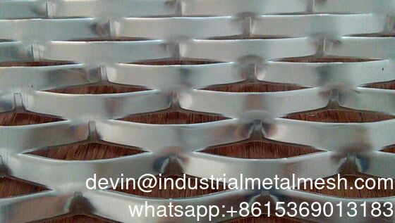 شبكة معدنية موسعة مسطحة عالية القوة للاستخدام الشاق ومقاومة للعوامل الجوية لأرضيات البناء ودرجات السلالم والأرضيات والخرسانة والطوب والسقالات