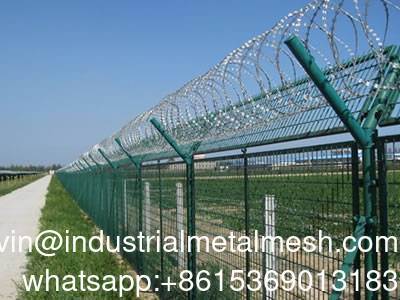 سلك شائك مزروع بالبي.في.سي Bto-22 Concertina Razor Barbed Wire 450mm للسياج الزراعي