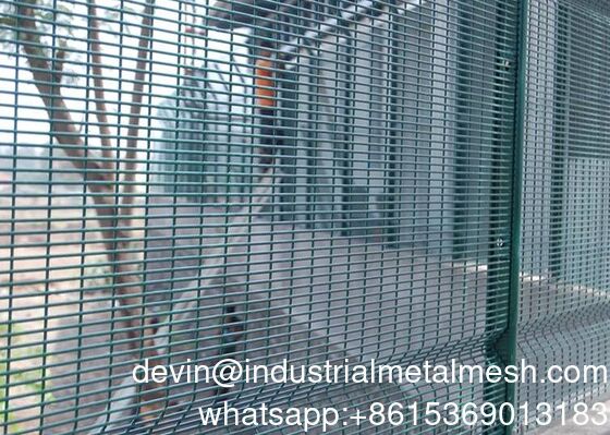 358 لوحة سياج أمني مضادة للتسلق سياج محيطي عالي الأمان رؤية واضحة نظام سياج شبكي ملحوم للسجن الصناعي
