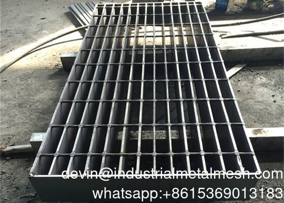 OEM عالية الجودة الشعبية الاقتصادية الحديدية المطاطية الصلب الشبكية للسيارات المشاة، غطاء الصرف الصحي والطابق الخفيف