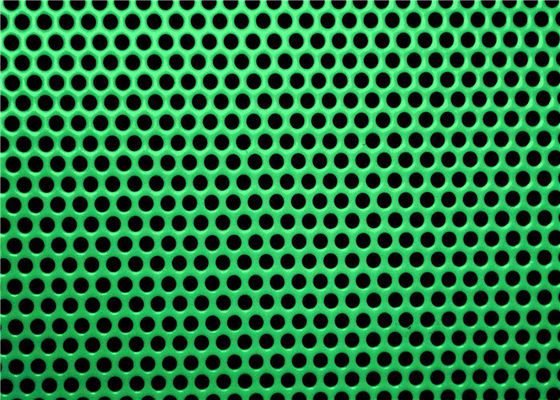 ألواح معدنية من ورق محفوف بالثقوب المستديرة