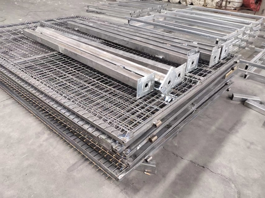 ديكور المنزل في الهواء الطلق الأسلاك الملحومة شبكة صلبة معدنية لوحة منحنية 3D حديقة سياج
