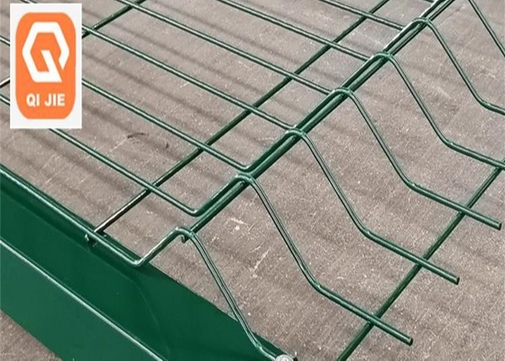 تستخدم مزرعة سياج الأسلاك الملحومة Metal3D المنحني مسحوق المغلفة
