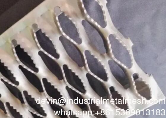 درج سلم من الفولاذ المقاوم للصدأ من الألومنيوم مع صفيحة منقطة مضادة للانزلاق لدرجات السلم