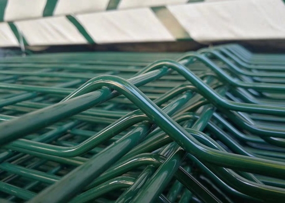 سياج منحني منحني على شكل V مع طلاء PVC لمنطقة خدمة المطار